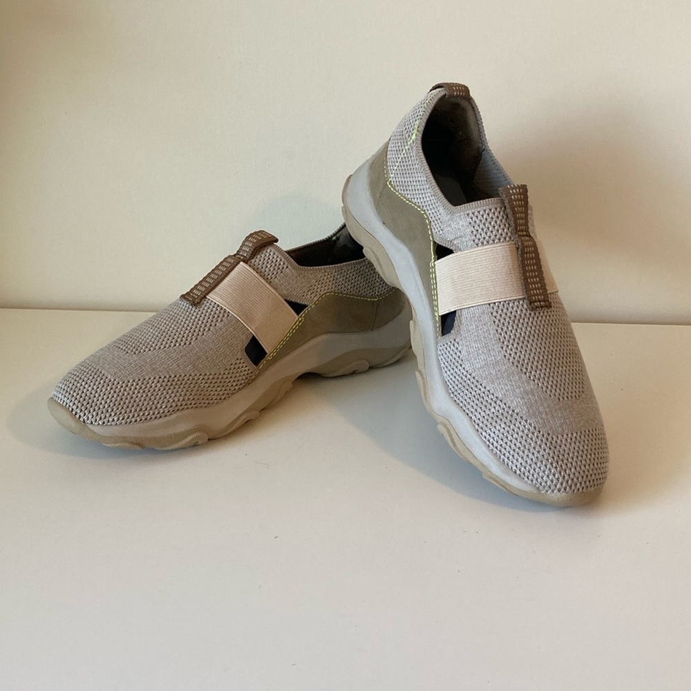 Earth Origins Women's Tanvi Slip On Sneakers - Beige and Tan EU Size 37 EUC